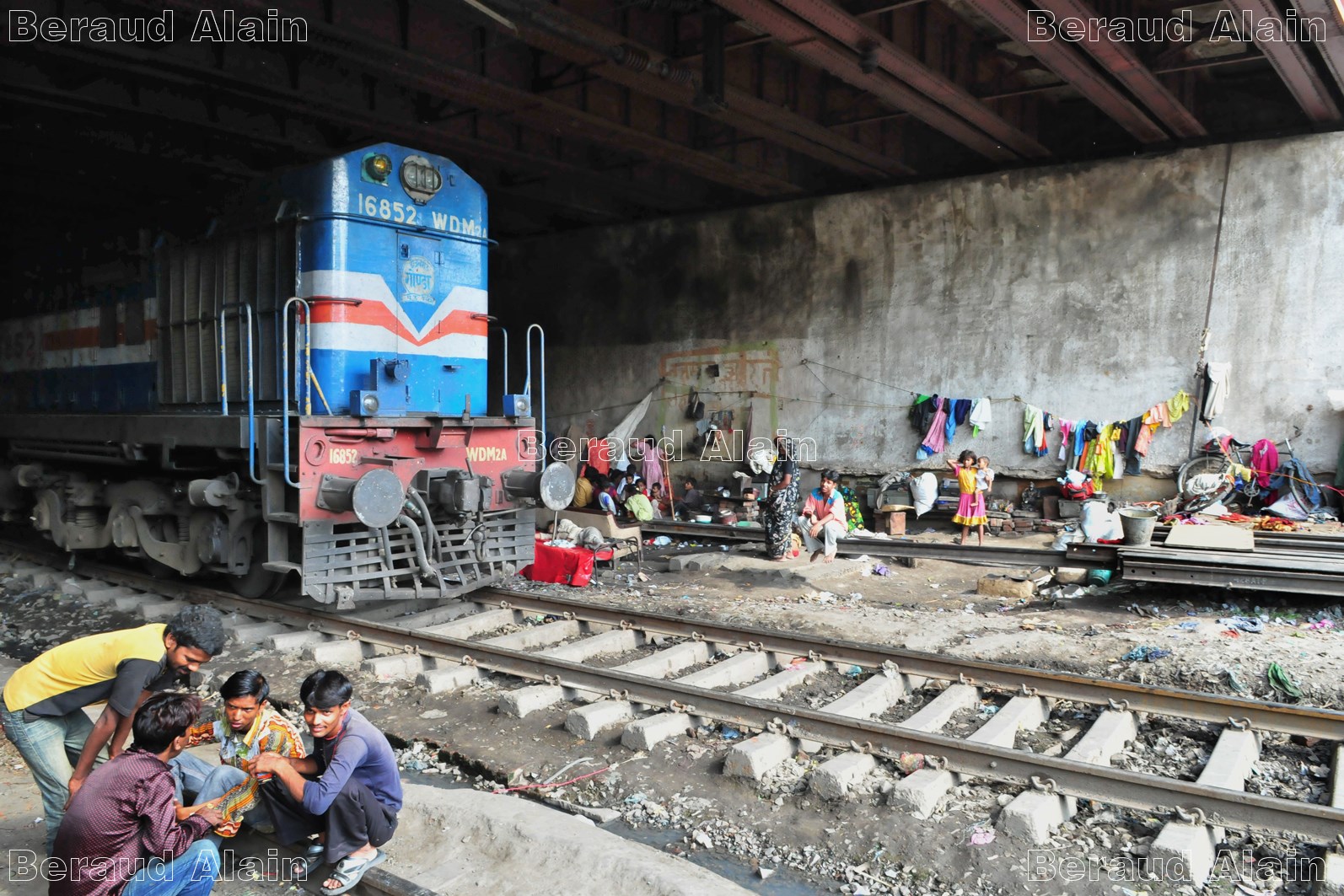 02 Camp autour des rails